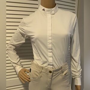 Makebe  White show shirt.